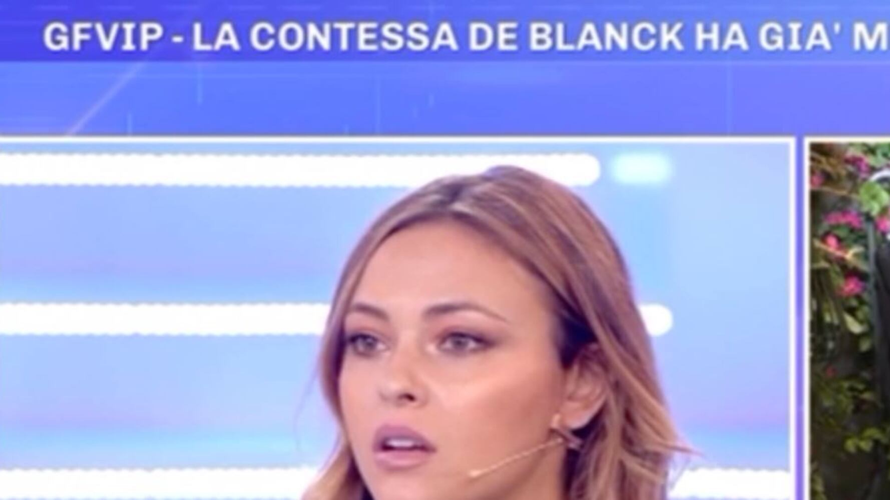 La contessa De Blanck si dimentica delle telecamere: nuda in diretta tv