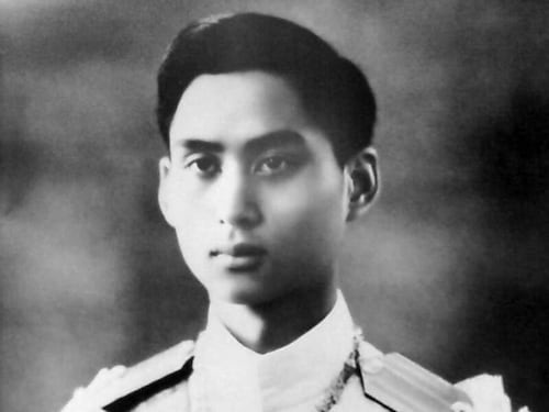 La pistola e gli occhiali. La misteriosa morte del Re di Thailandia Rama VIII