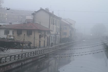 Milano, nebbia sui Navigli  1