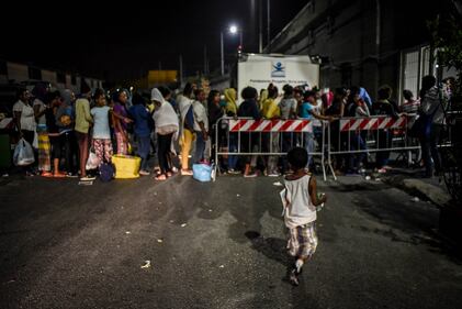 Migranti, l'hub di via Sammartini al collasso 9