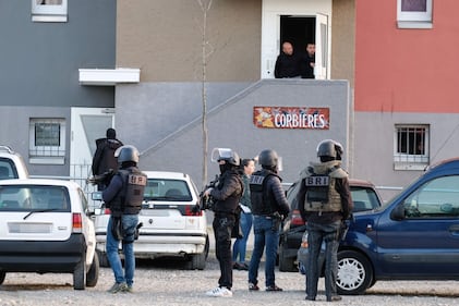 I gendarmi entrano in azione a Trèbes 7