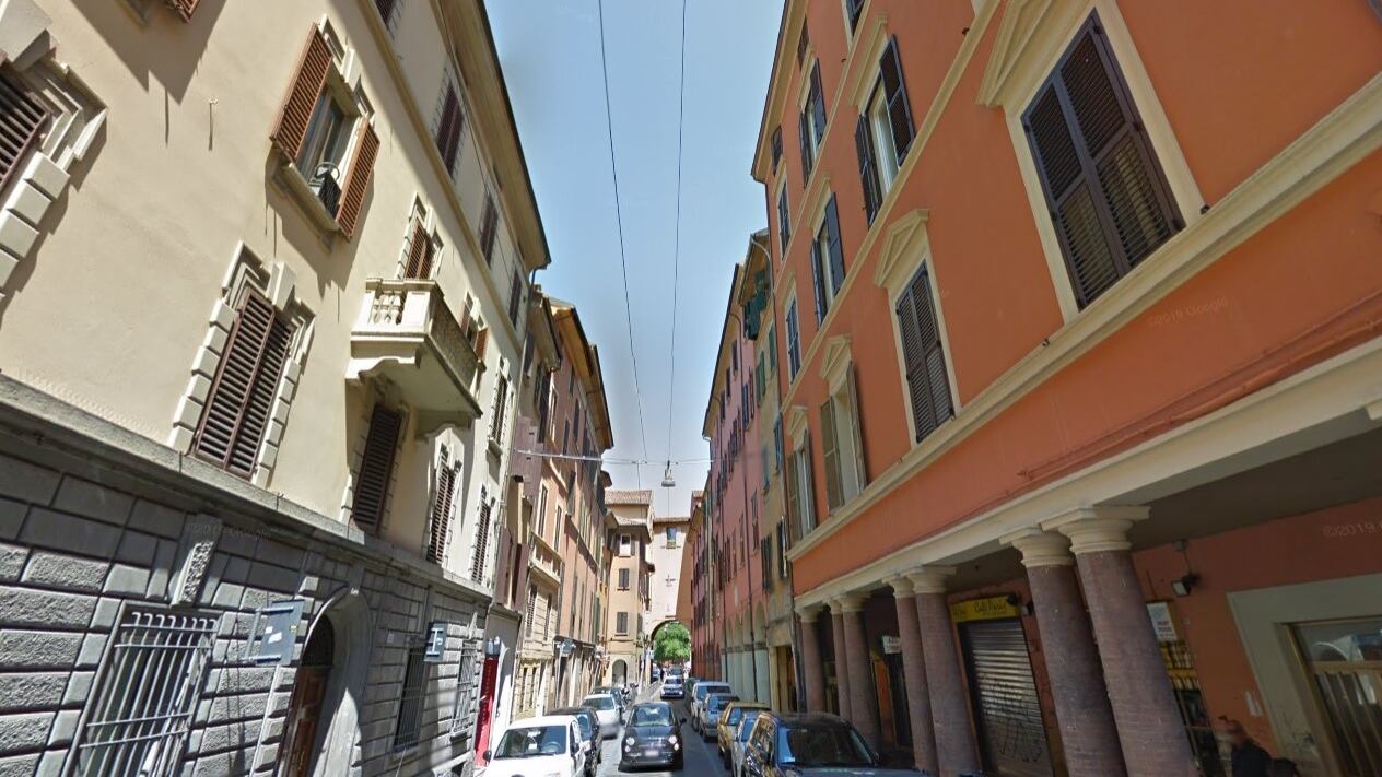 Bologna, 21enne derubato da banda stranieri: preso 17enne marocchino