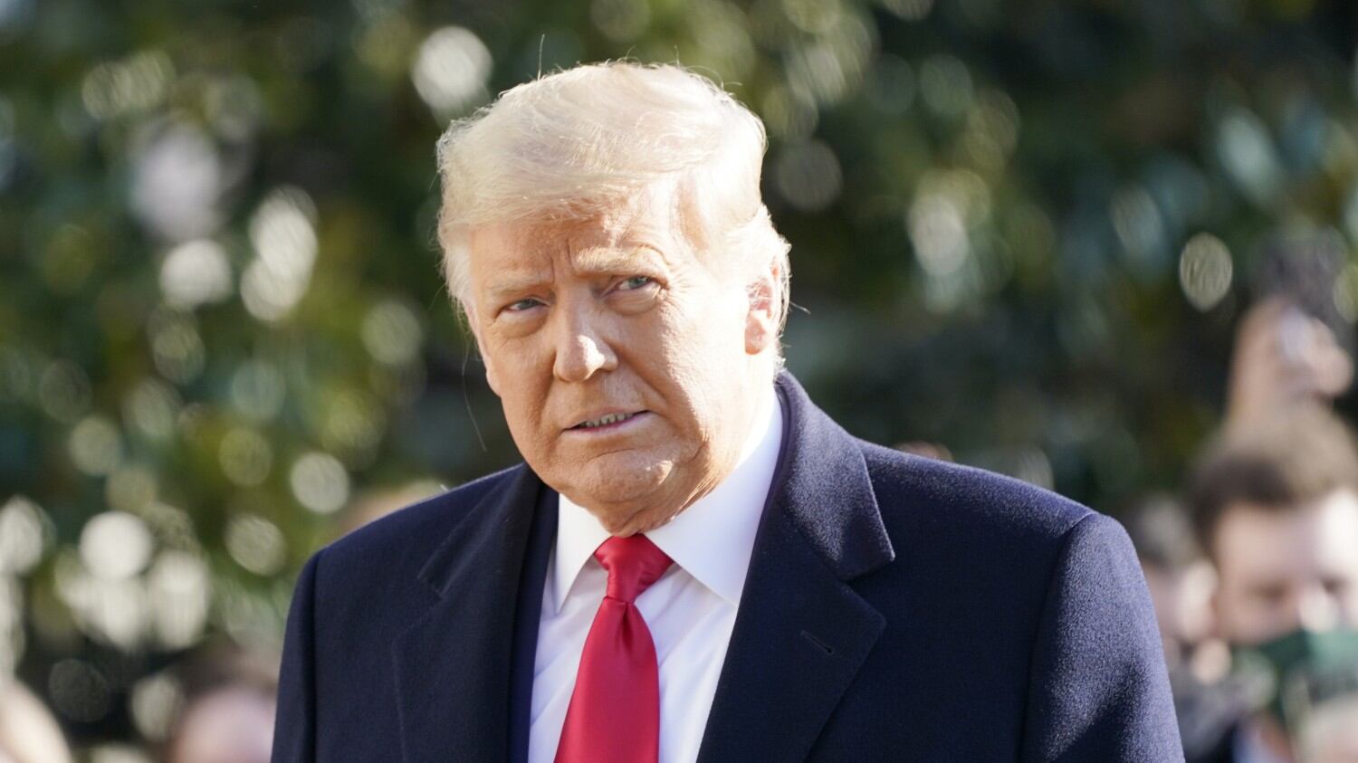 "Così fate il loro gioco". Trump striglia i no vax
