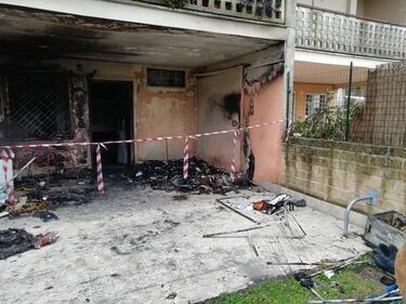 Tragedia a Capodanno, una coppia perde la casa: "È stato un petardo" 5