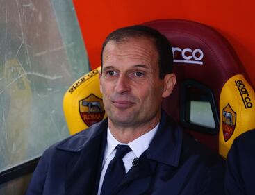 Allegri dice addio alla Juventus: gli scatti dell'ormai ex allenatore bianconero 10