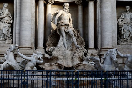 La passerella alla Fontana di Trevi 4