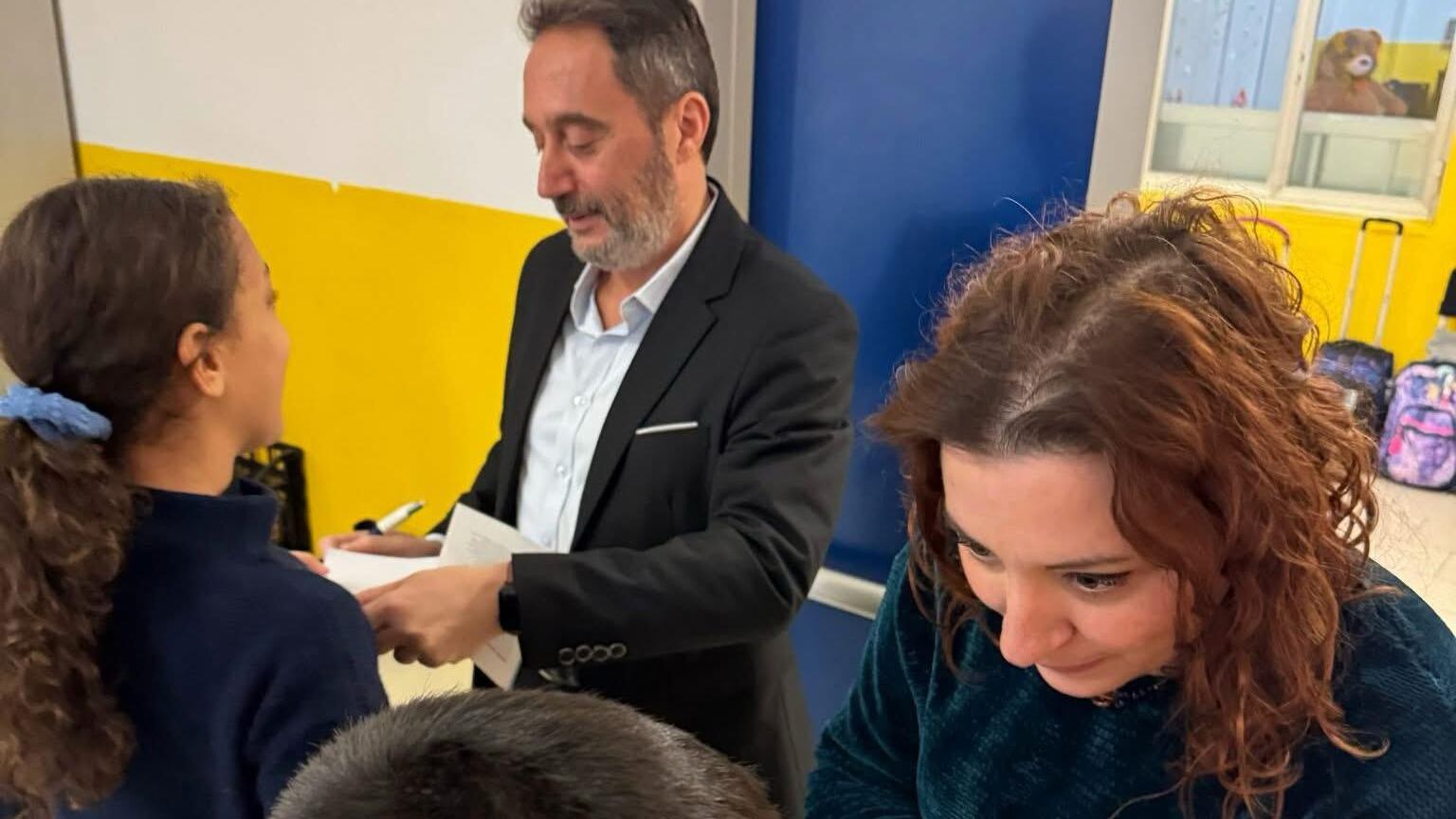 Il sindaco a scuola regala il libro gender di Veltroni