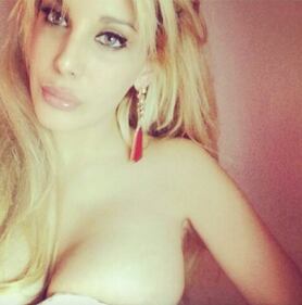 Charlotte Caniggia, lato B da urlo nella spa 14