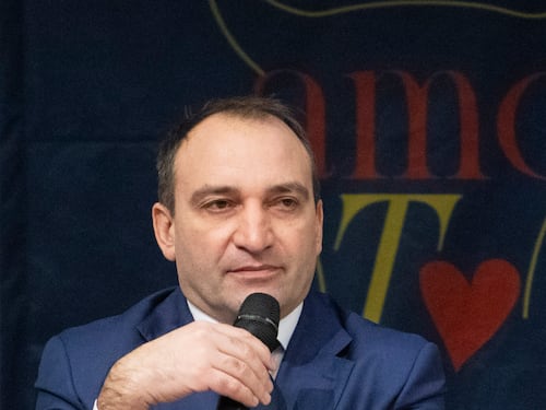 Cortei, legami e patti: “Aska” è nella rete del Campo largo