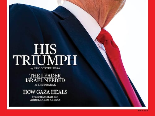 "Mi hanno fatto scomparire i capelli!". Trump contro la copertina di Time che celebra il suo trionfo