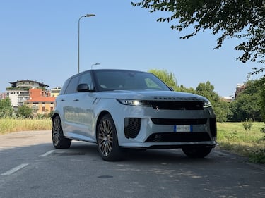 Range Rover Sport SV: guarda le foto 17
