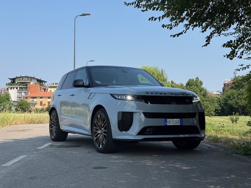 Range Rover Sport SV: guarda le foto 17
