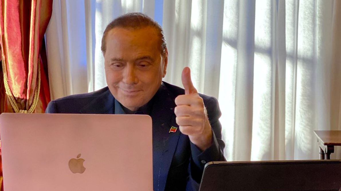 TikTok, Renzi incorona Berlusconi: "Inimitabile, non c'è competizione"