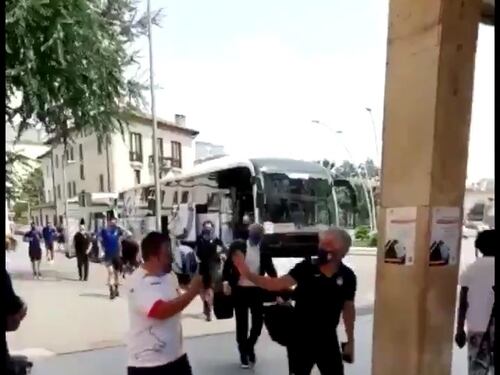 Tifoso del Napoli provoca Gasperini, staff dell'Atalanta lo insulta: "Terrone del c..."