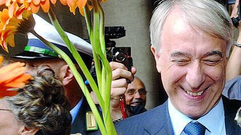 I gay a Pisapia: "Ha un mese per il sì"