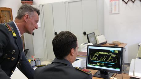Si intascavano il reddito di cittadinanza: fermati 8 immigrati