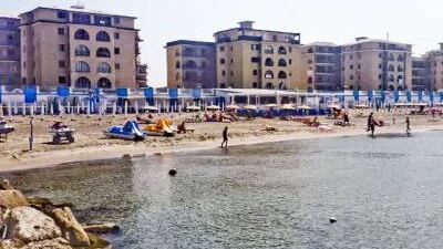 Si getta in mare e salva due bimbi, poi l'infarto: così è morto il gestore del lido