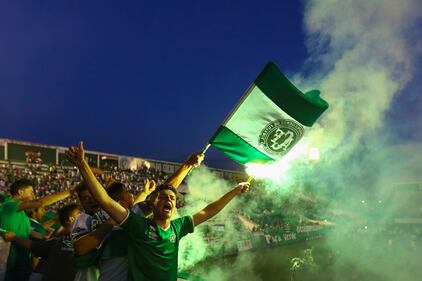 Chapecoense, il tributo alle vittime allo stadio di Medellin 10