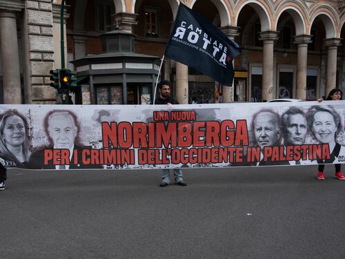 La sinistra che farnetica: "Norimberga per la Meloni"