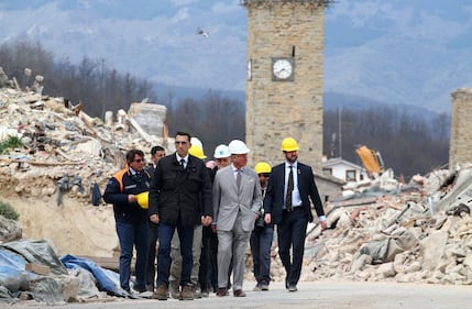Amatrice, il principe Carlo in visita nel paese distrutto dal terremoto 9