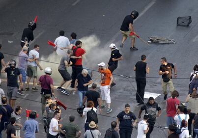 Atene, scontri tra polizia e manifestanti 1