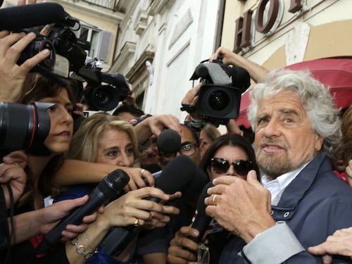 Gelo tra Raggi e Grillo