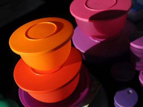 Delivery, mini-pasti e concorrenti low cost. Fallisce Tupperware (e si chiude un'era)