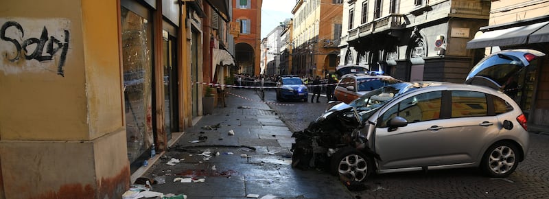 Modena, è terrorismo. Sinistra ammutolita e il sindaco attacca noi