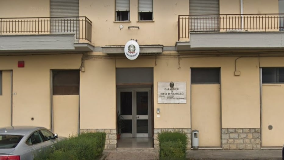 Perugia, marocchino molesta clienti di un bar e aggredisce militari