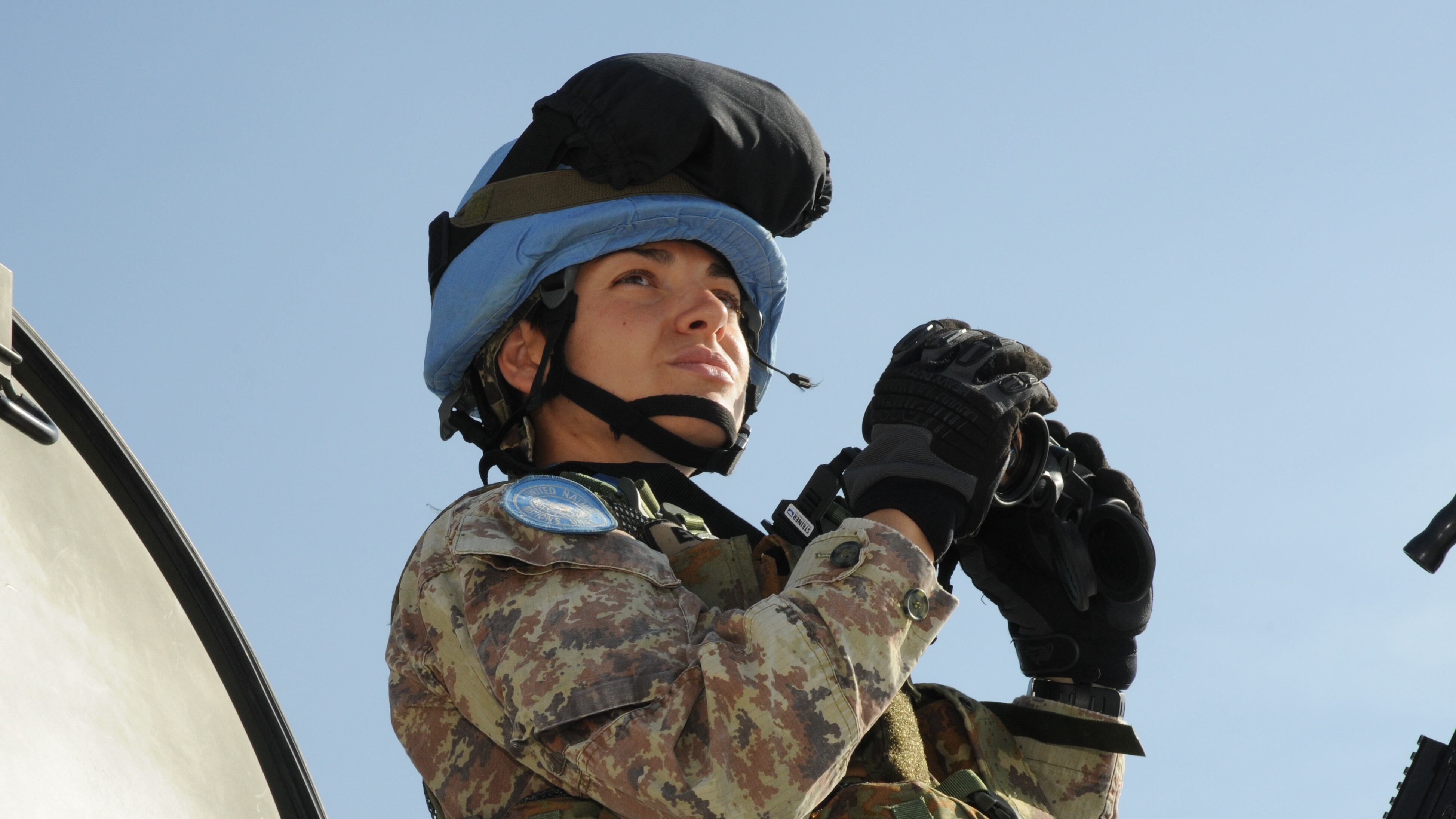 Mimetica e rossetto. L'Esercito delle signore fa la guerra ai pregiudizi