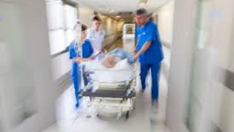 Un giorno e mezzo in barella, ma non arriva la visita oculistica