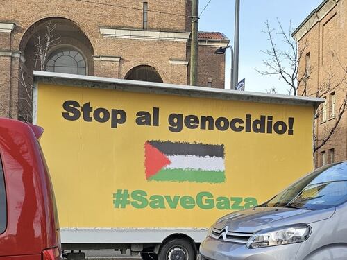 "Il Comune deve rimuovere quel manifesto 'save Gaza'"