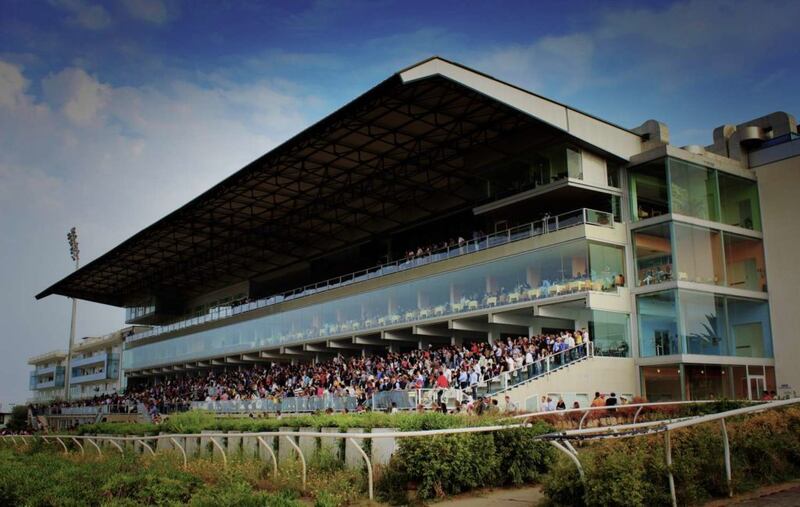La tribuna dell'Ippodromo Mediterraneo (f.te sito web ufficiale)