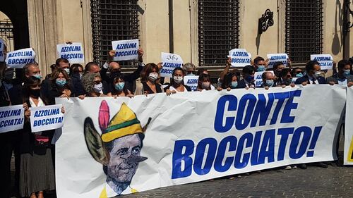 Sit-in della Lega a Palazzo Chigi: "Azzolina bocciata" 1