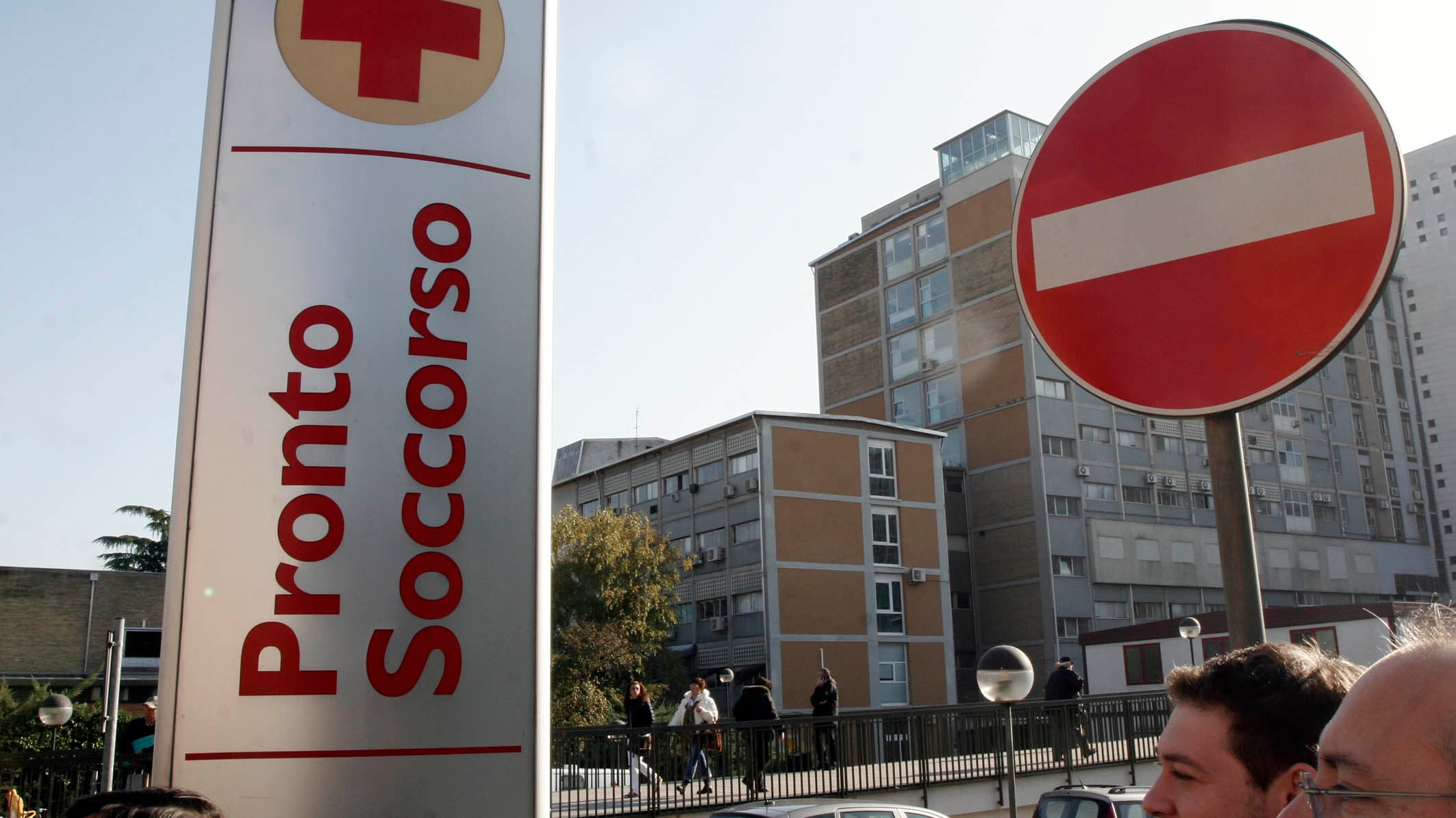 Gravemente ferito in strada, bimbo di 18 mesi muore in ospedale: è giallo