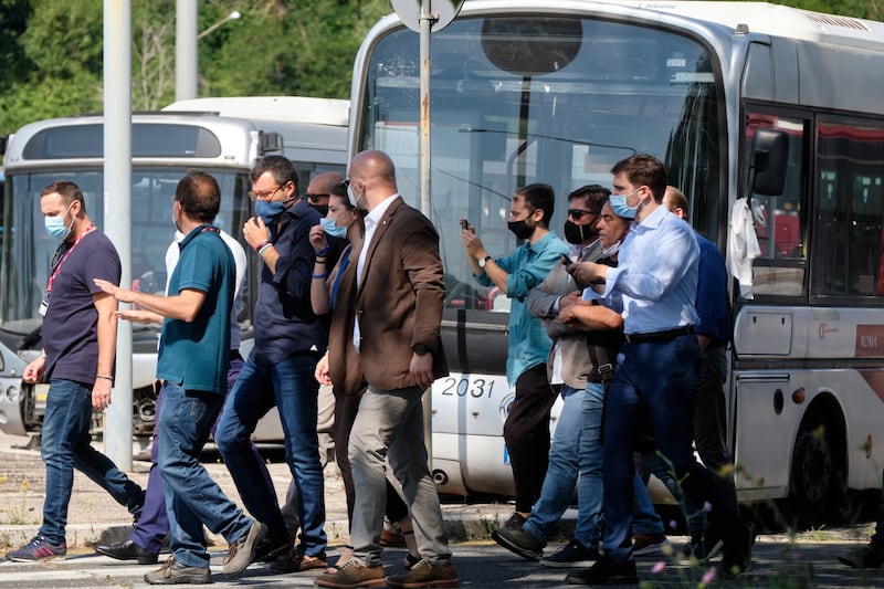 Il blitz di Salvini nella rimessa Atac presa di mira dai nomadi 16