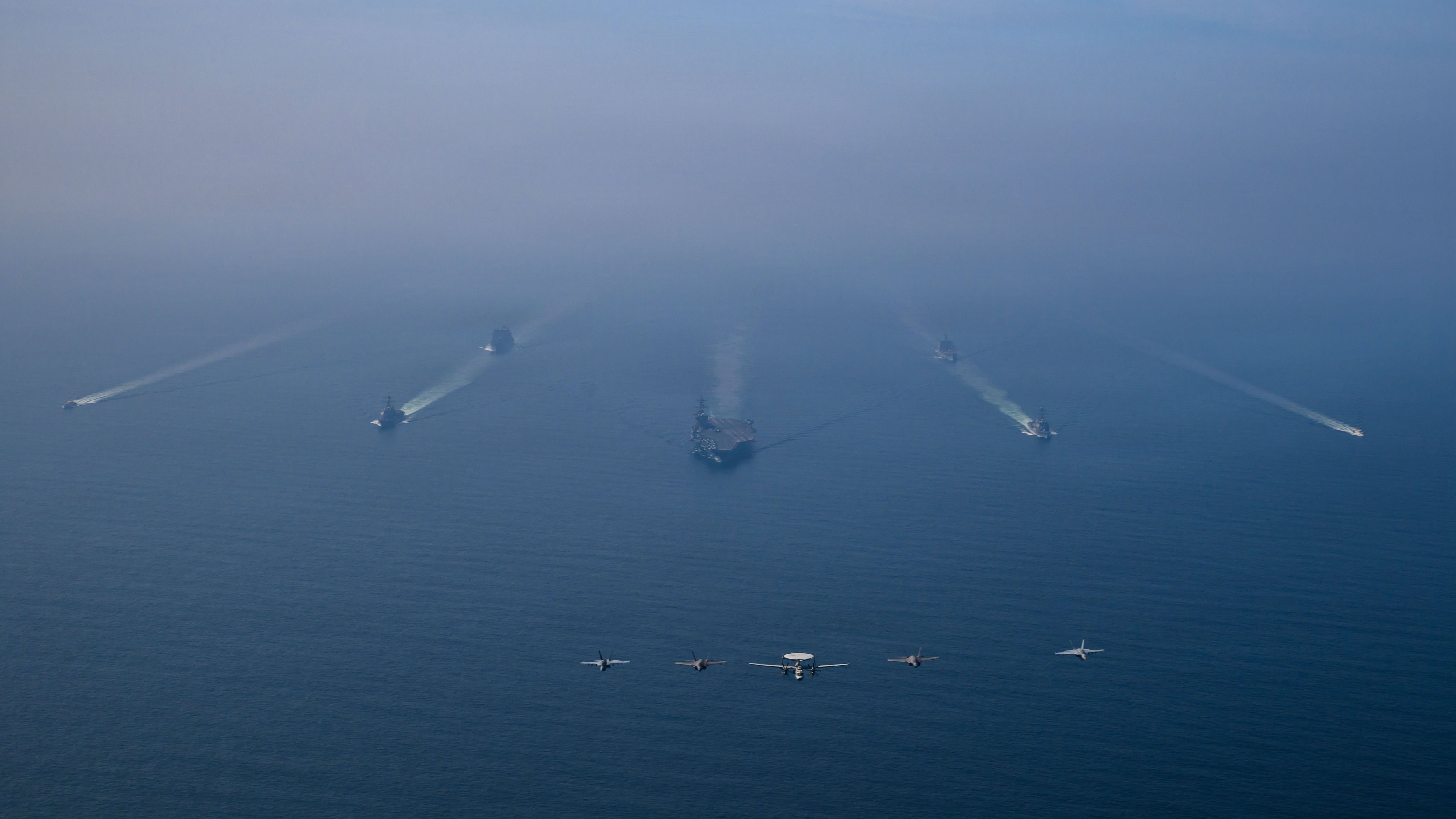 Gli Usa muovono due portaerei e avvertono l'Iran: la Ford entra nel Mar Rosso, la Bush verso il Medio Oriente