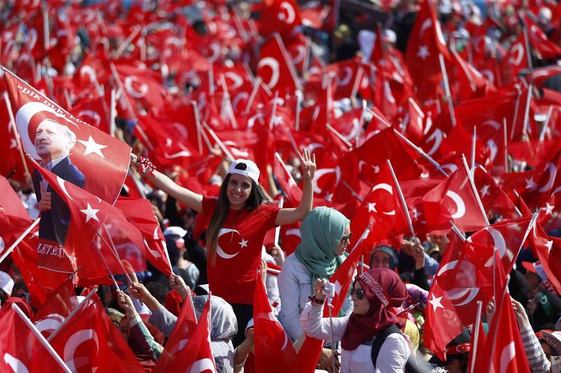Folla immensa a Istanbul per la manifestazione anti-golpista 13