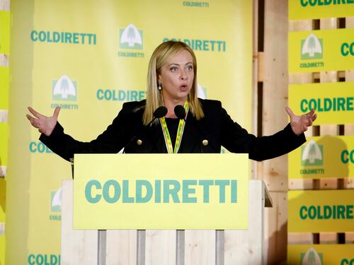 Accolta come una star Meloni debutta a Milano