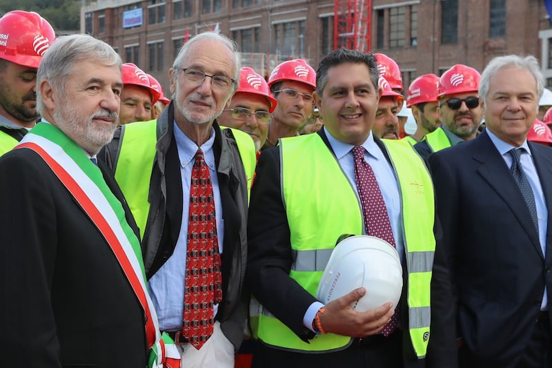 Il "varo ad alta quota" del primo pezzo del Ponte di Genova 8