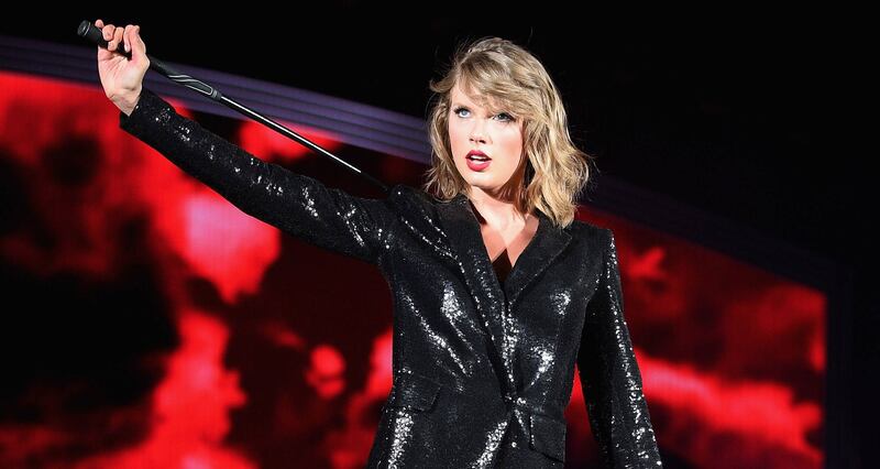 Beyoncé e Taylor Swift sexy dive in foto 3