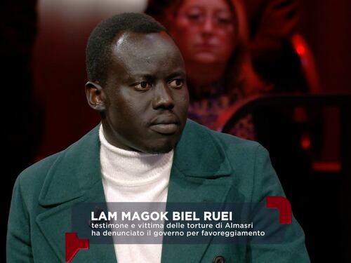 “Lo mandano a uccidere altri bambini”. L’accusa dell’immigrato che ha denunciato Meloni