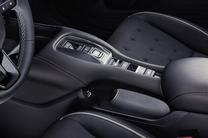 Honda ZR-V 2023, le foto del nuovo suv ibrido 9