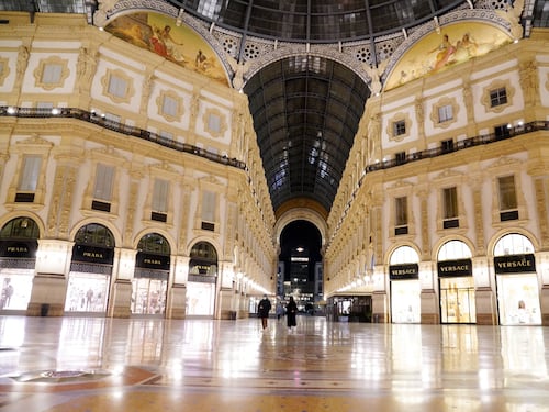 Niente sconti in Galleria? Pure il Pd bacchetta Sala