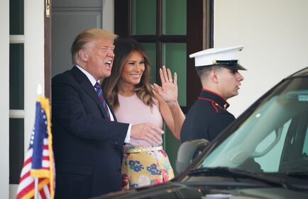 Melania Trump nell'orto con i tacchi: foto 9