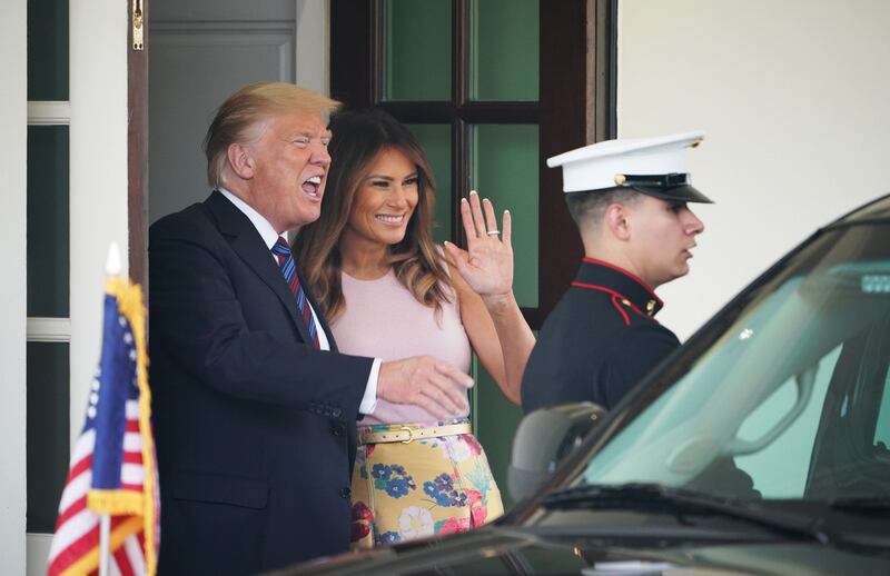 Melania Trump nell'orto con i tacchi: foto 9