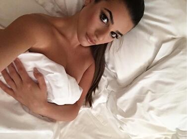 Lea Michele hot, nuda a letto 1