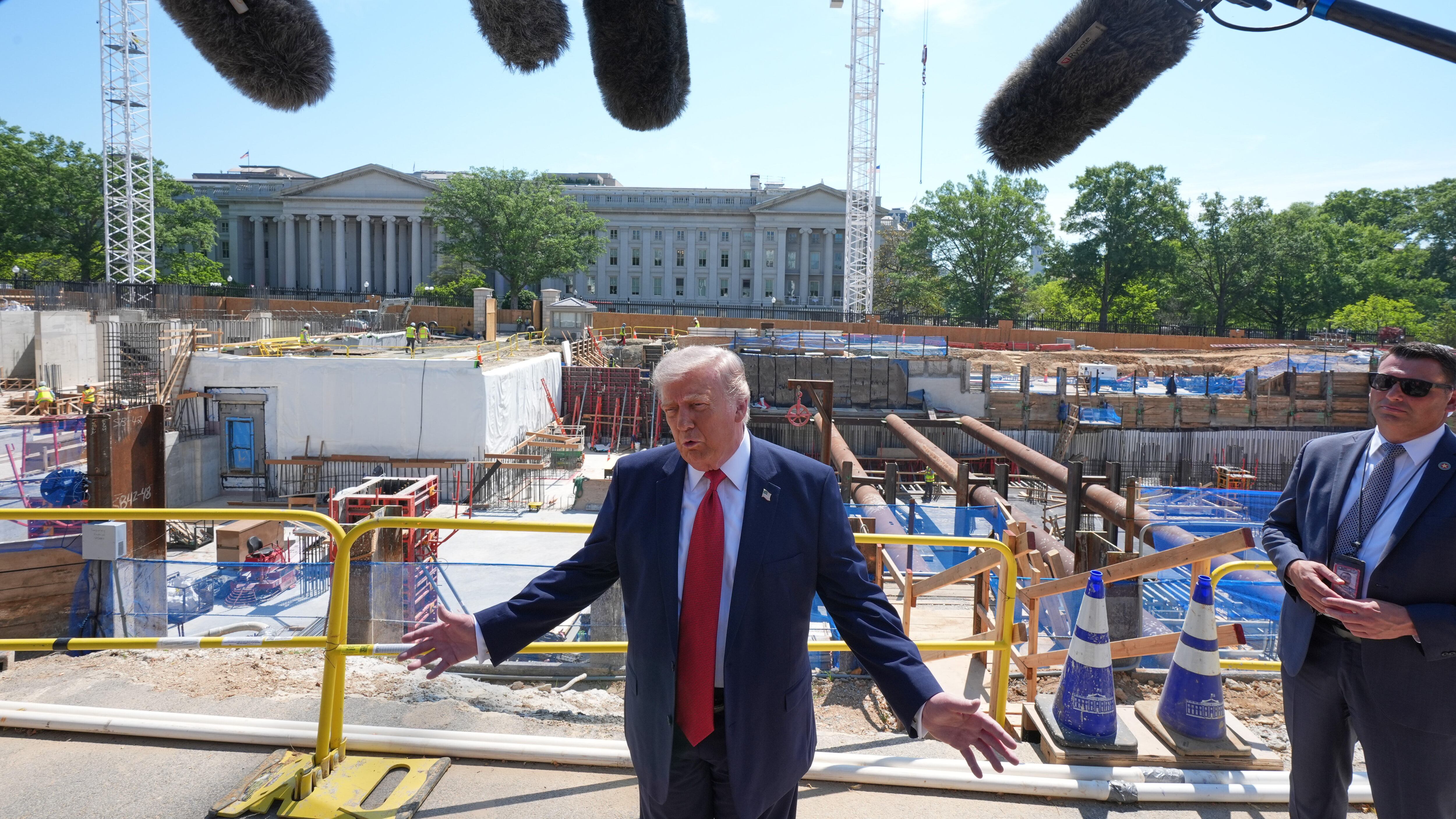 Trump e la trattativa "araba". "Tre giorni massimo, poi i raid"