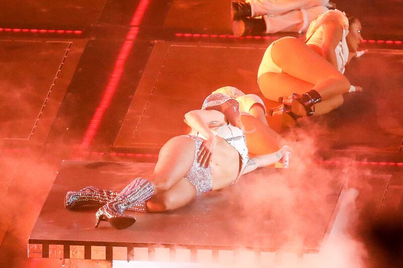 Lady Gaga sexy e glitterata al Super Bowl 6