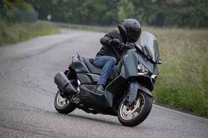 Yamaha XMAX 300 Tech Max: guarda la gallery 10